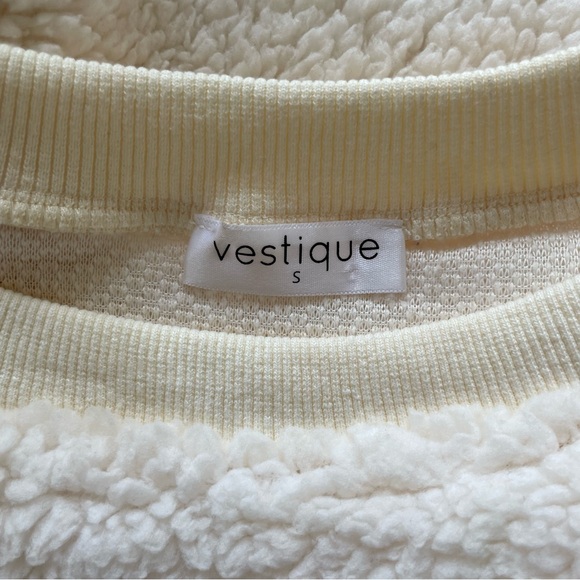 Vestique Fuzzy Oversized Sweater - Picture 4 of 4